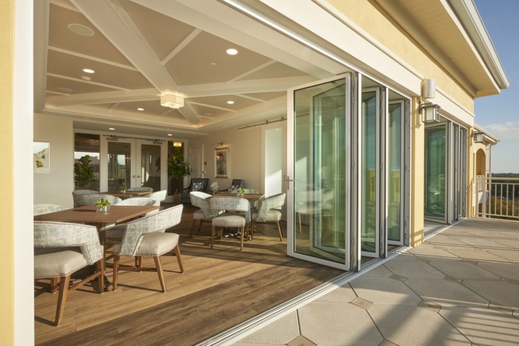 Retractable walls in both the clubroom and fitness area provide a seamless outdoor connection and enable events to spill out onto the large outdoor deck.