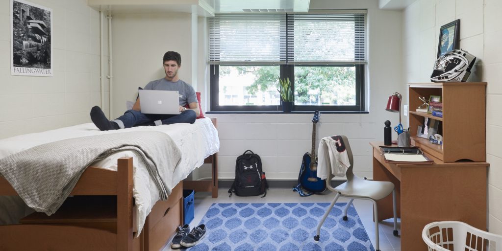Single dorm room - Schnader Hall, F&M College
